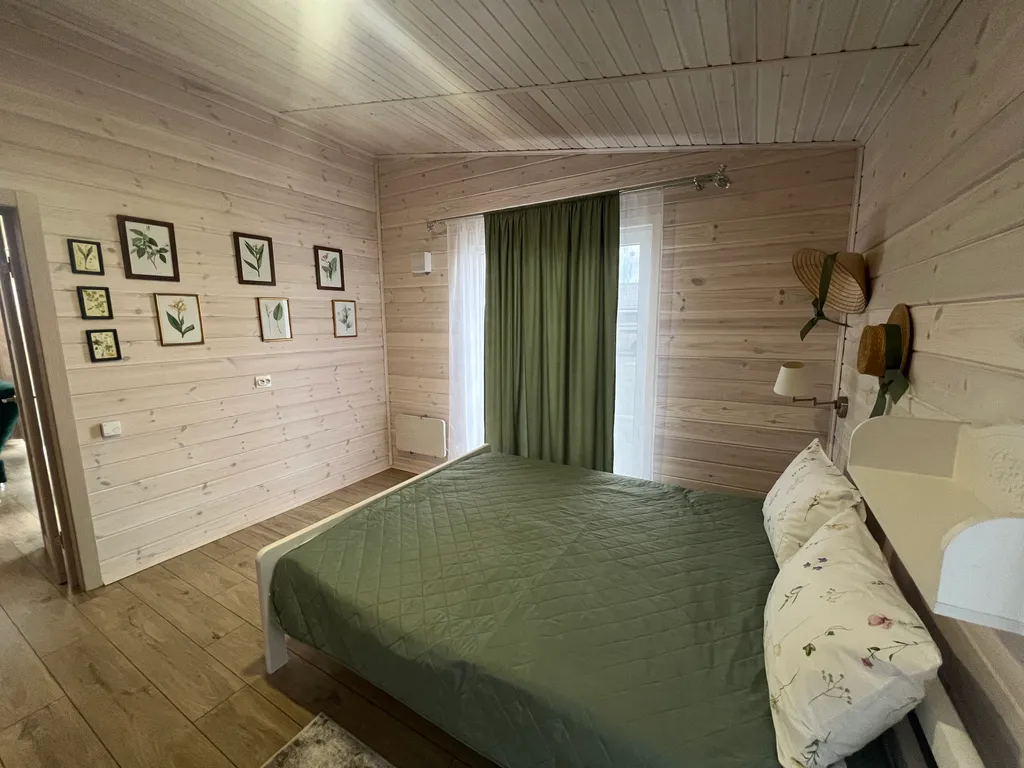 Просторный дом Елка с панорамными окнами в тихом месте