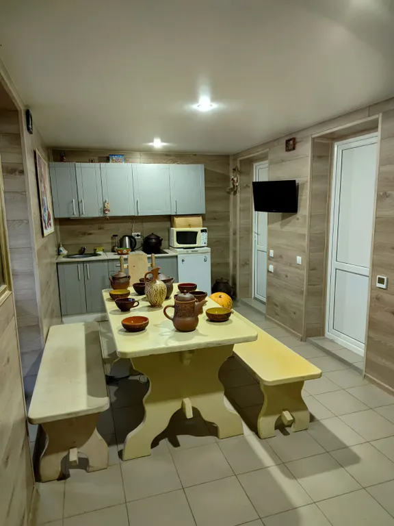 Дом с баней и пирсом на берегу пруда