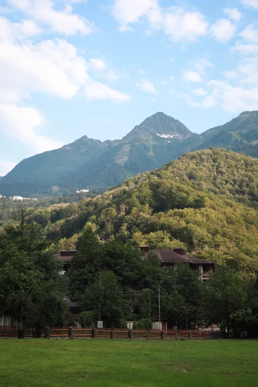 Коттедж Дом-глэмпинг с видом на горы — Эсто-Садок