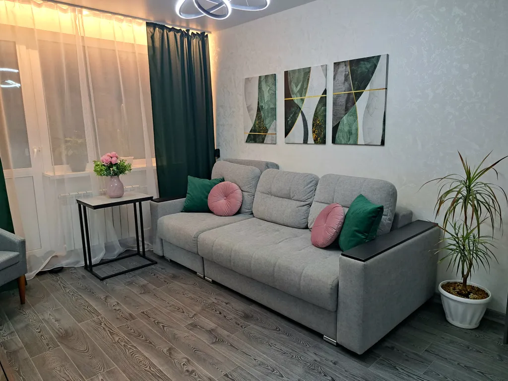 Квартира Современная двушка в спальном районе — аренда посуточно в Омск