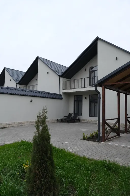 Современный дом у моря