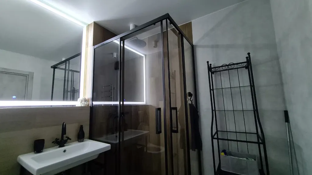 Стильная современная студия с дизайнерским ремонтом