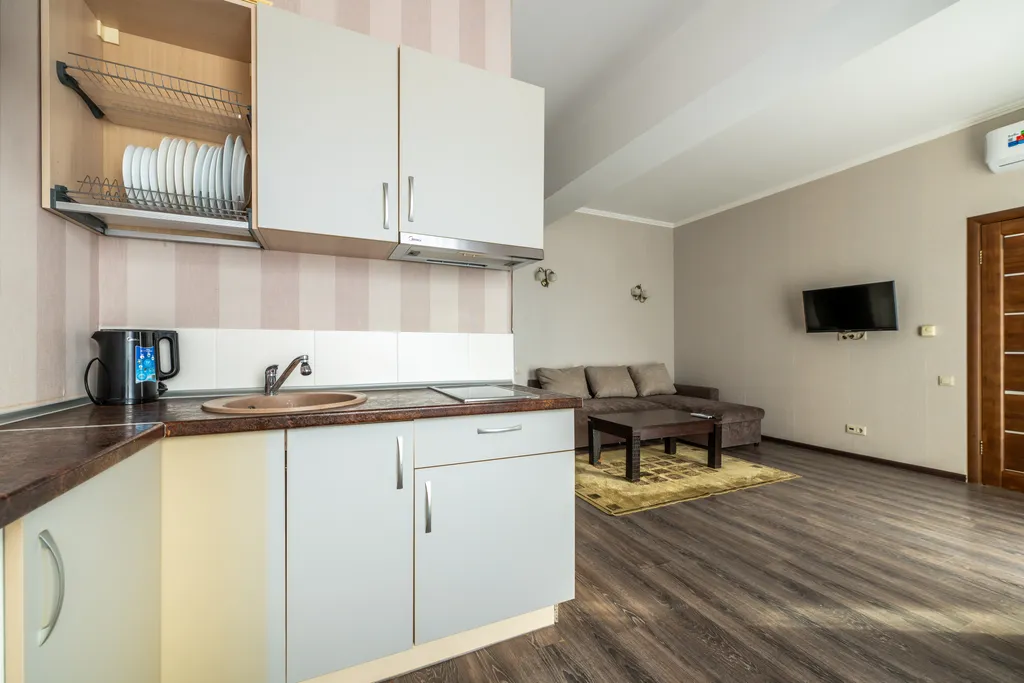 Видовые апартаменты, панорамные окна в гостиной ваши