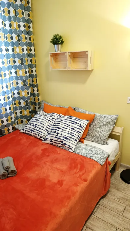 Квартира-студия около метро для большой компании из 6-ти человек