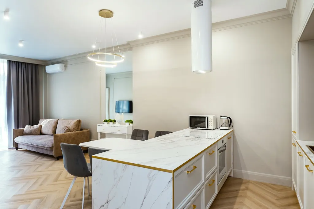 Стильные Апартаменты в центре Ялты «Yalta Plaza Holidays» 100м до Моря