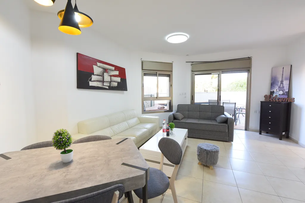 Квартира с чястном бассейном