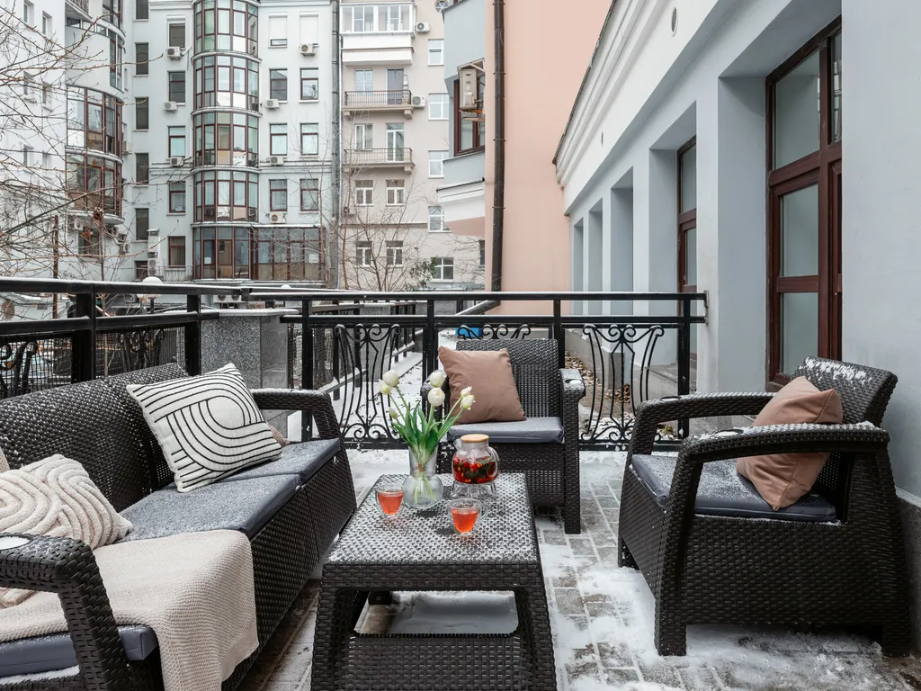 Стильная квартира на арбате с верандой