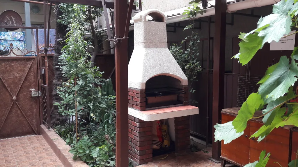 Студия в домике с беседкой