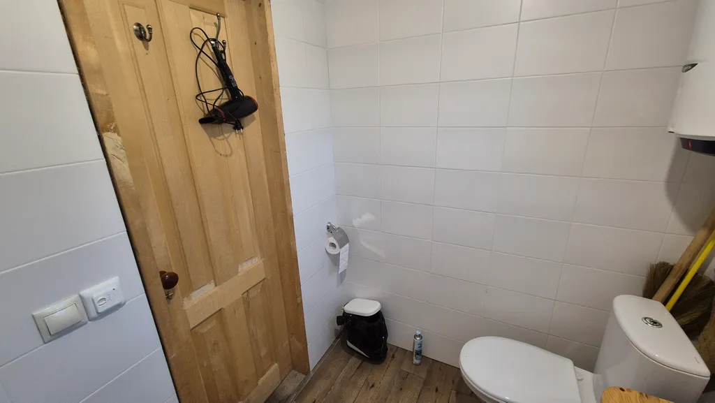 Домик с камином в горах