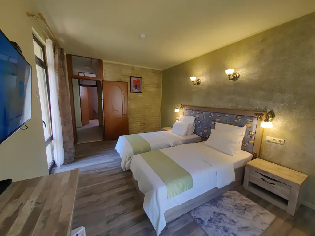 Уютный номер с видом на горы