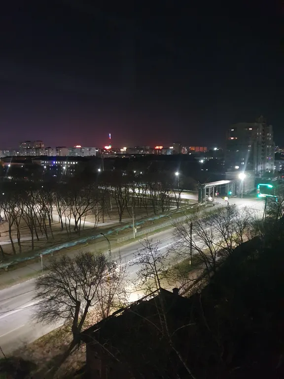 Современная студия с красивыми закатами в самом центре города