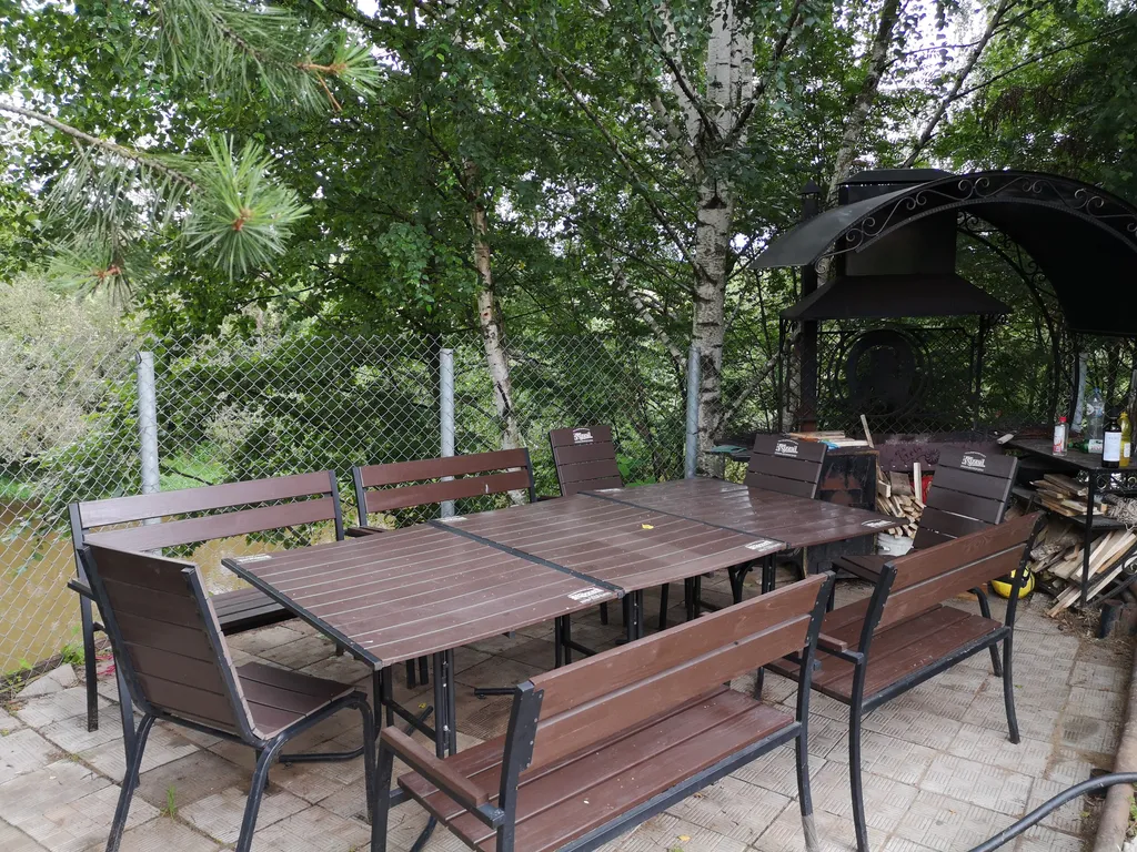 Вместительный, теплый дом на берегу реки Воря