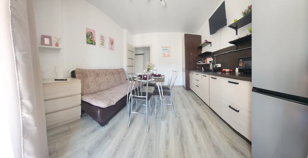 Евротрешка в корпусе с бассейном