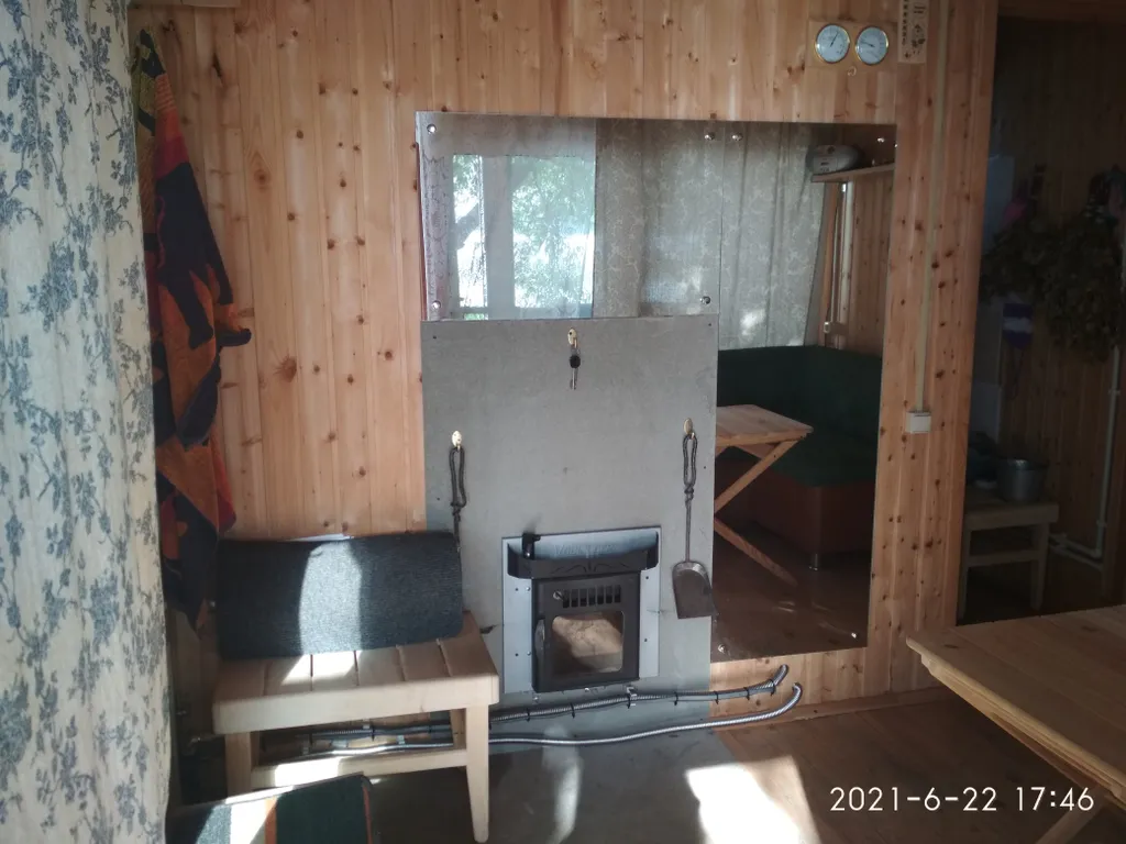 Коттедж Двухэтажный апартамент в доме на берегу озера — Луга