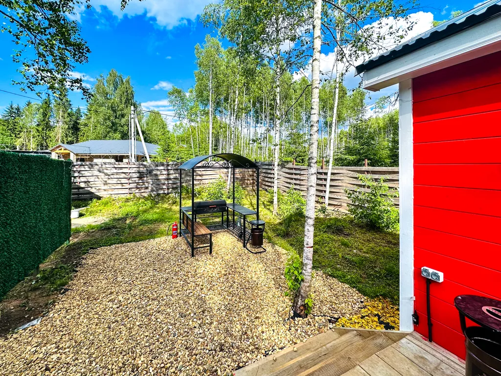 Красный домик