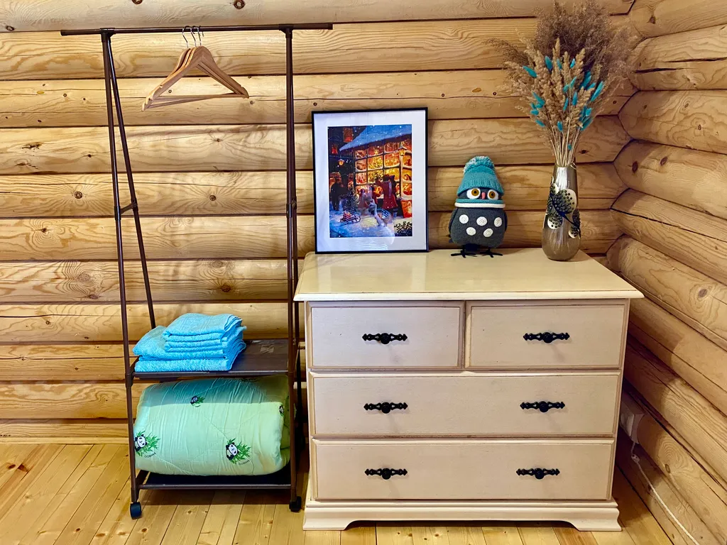 Бревенчатый 2-х этажный коттедж