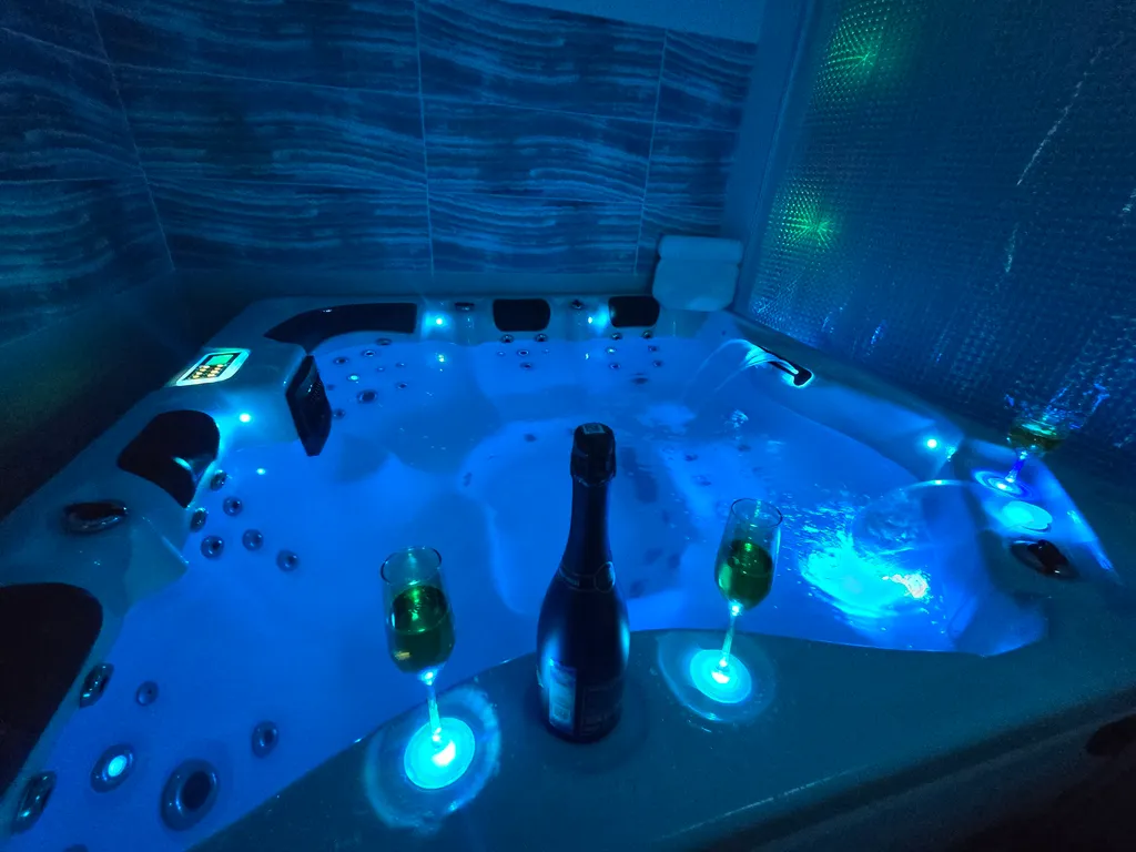 Дом у пруда