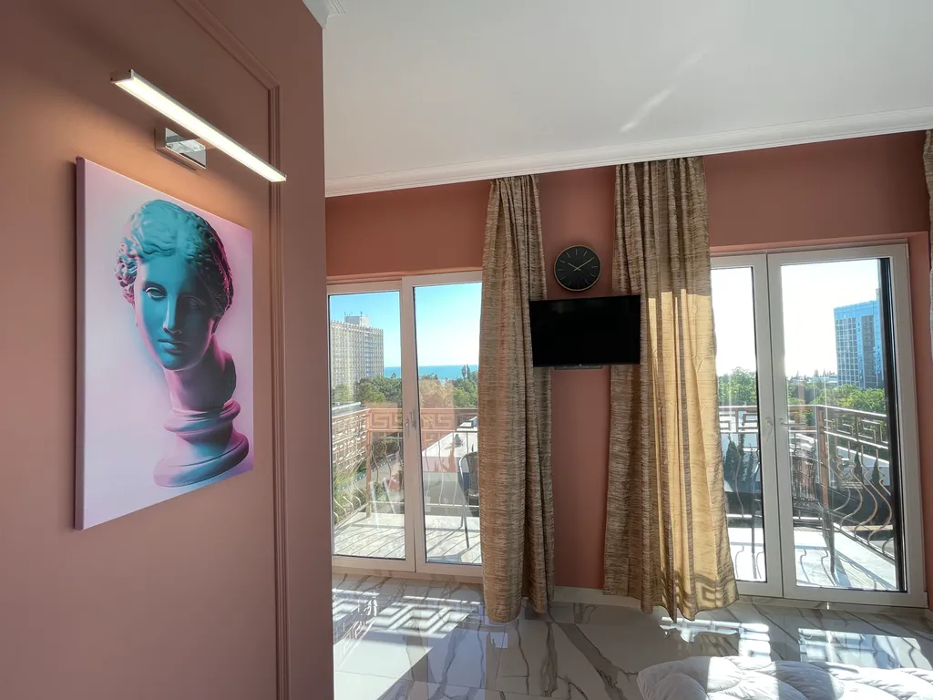 3-комнатная квартира рядом с морем, панорамные окна с видом на море