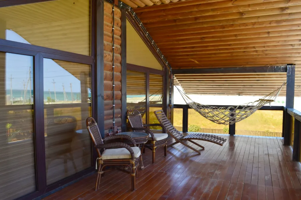 Уютный деревянный коттедж у моря