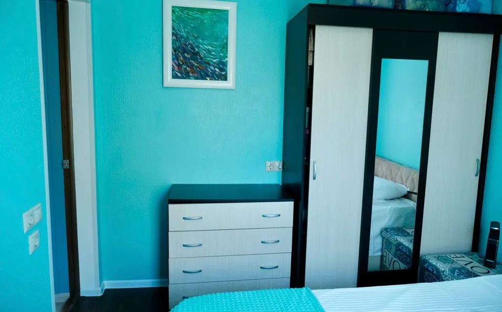 Половина дома с отдельным входом, с садом на берегу Чёрного моря