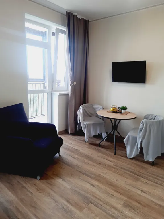 Современная, комфортная студия с видом на лес и горы