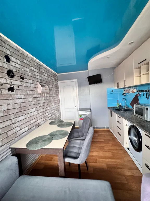 Большая двухкомнатная квартира, с отдельными спальнями и большой кухней