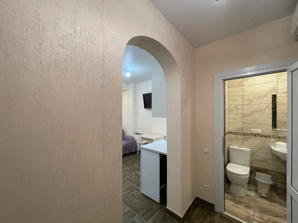 Комфортные апартаменты - студия, с кухней, на первом этаже