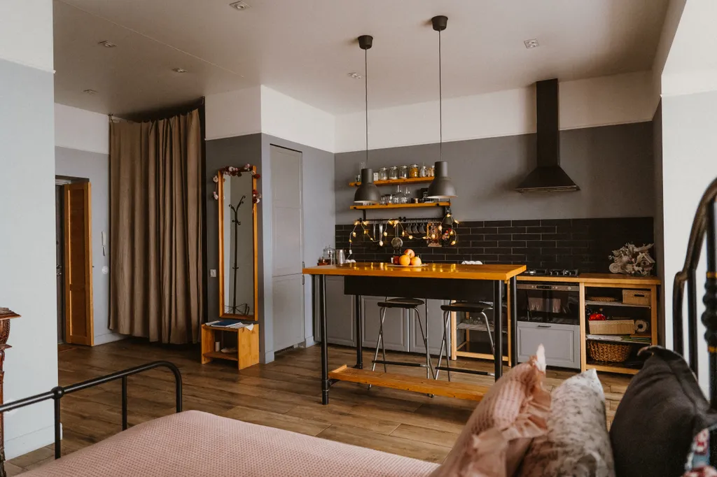 Дизайнерские апартаменты с панорамными окнами под крышей