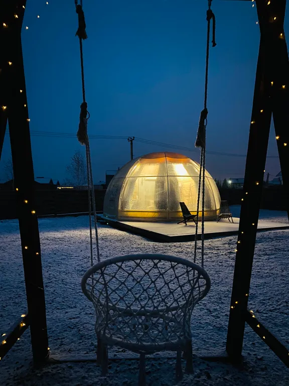 Домик вблизи озера