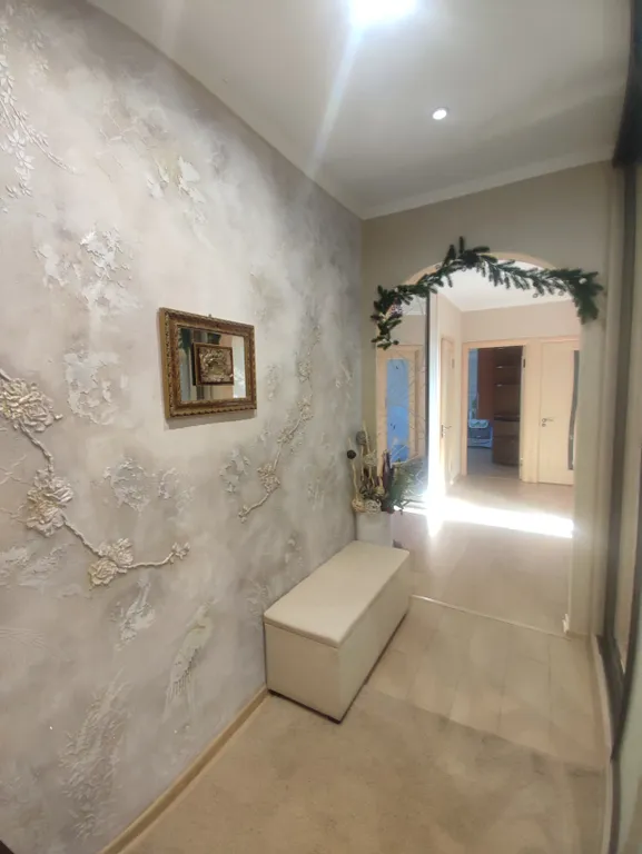 Трешка в центре города с охраняемой парковкой