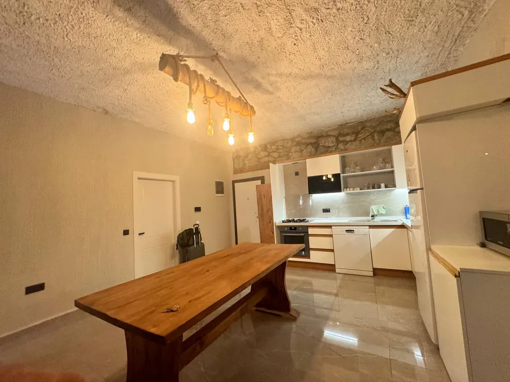 Роскошная вилла с бассейном и видом на горы