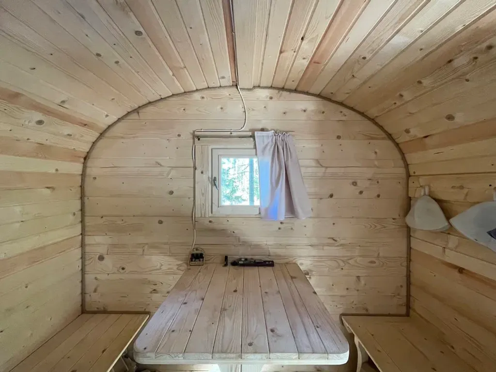 Домик с баней в лесу