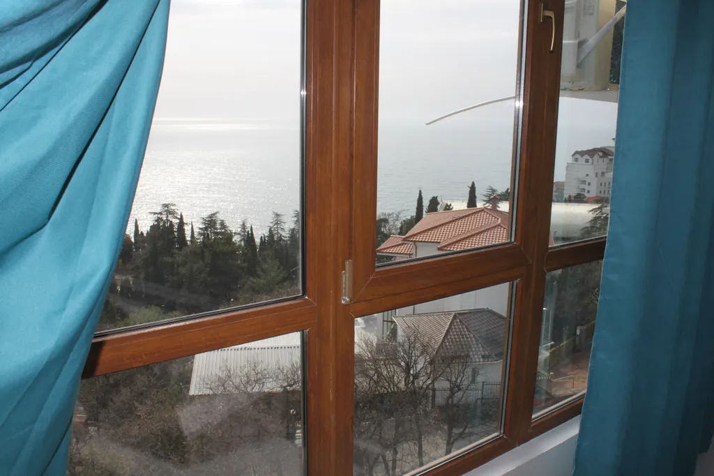 3х комнатная квартира 1-я линия с балконом и видом на море Крым Ялта Гаспра