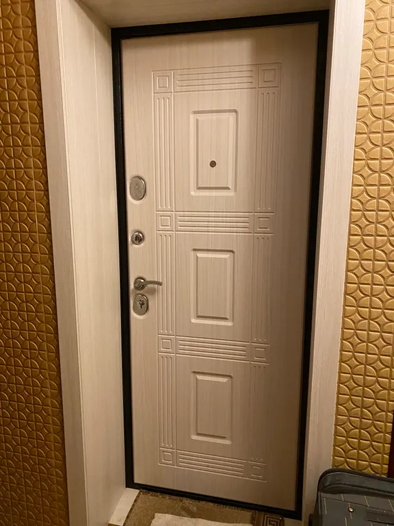 Двухкомнатная квартира с большой лоджией в центре Феодосии