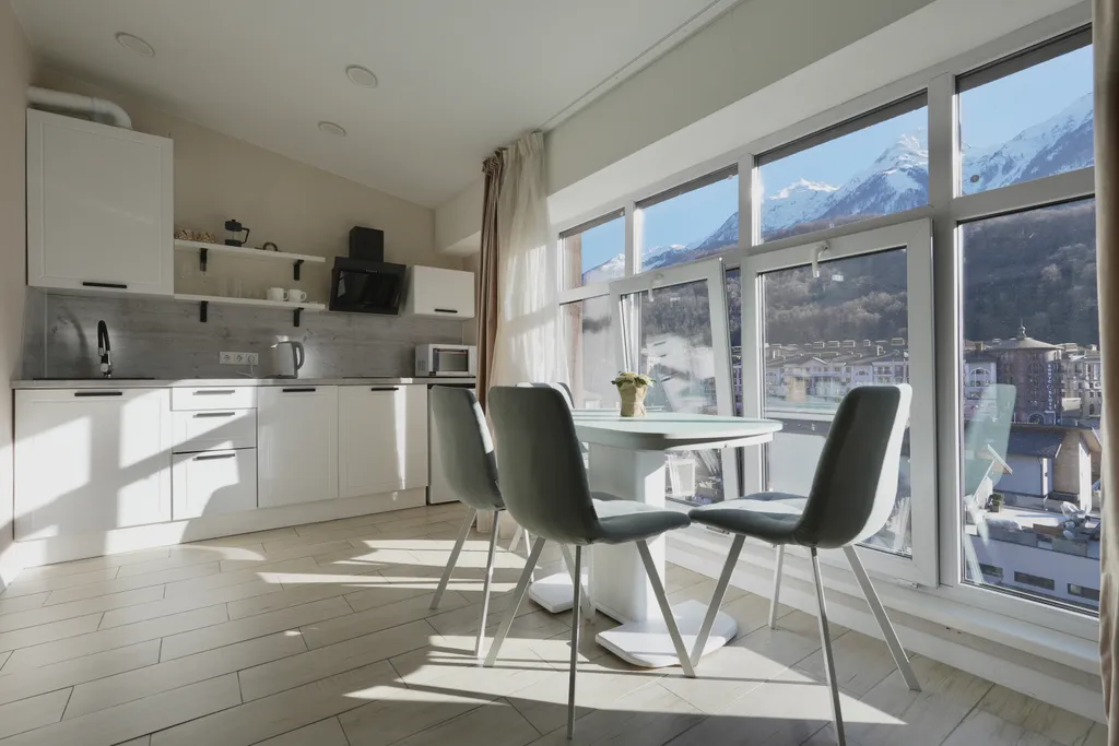 Квартира Светлая студия с панорамным окнами на горы напротив отеля Мариотт — аренда посуточно в Эсто-Садок