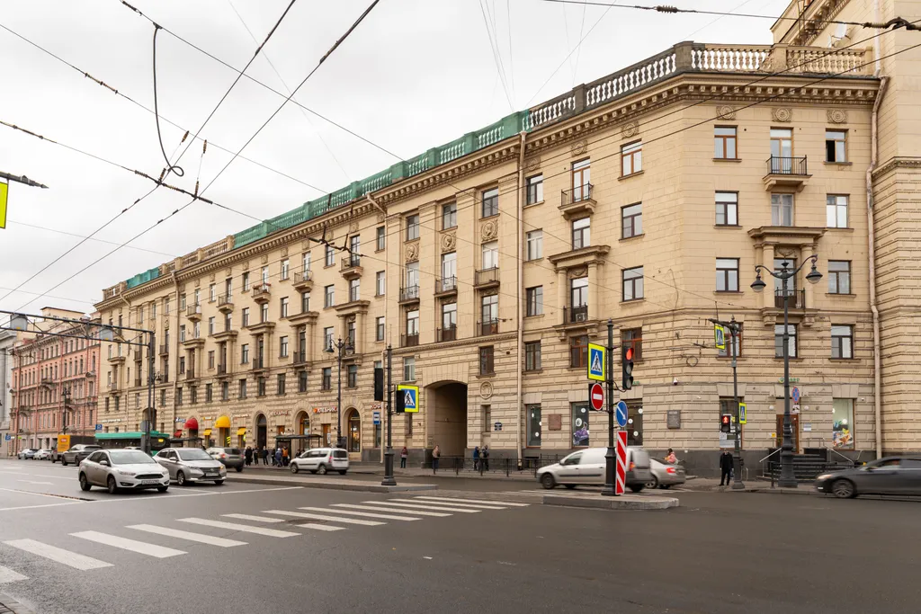 Квартира Трехкомнатная квартира с парковкой на Суворовском проспекте — Санкт-Петербург