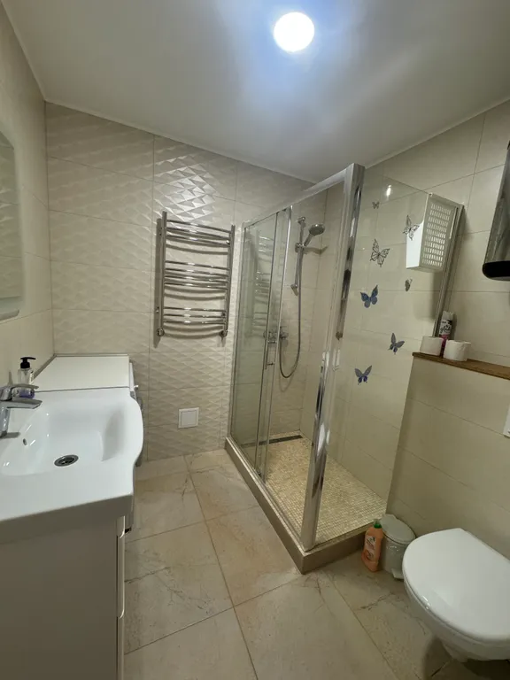 Современная уютная квартира у моря