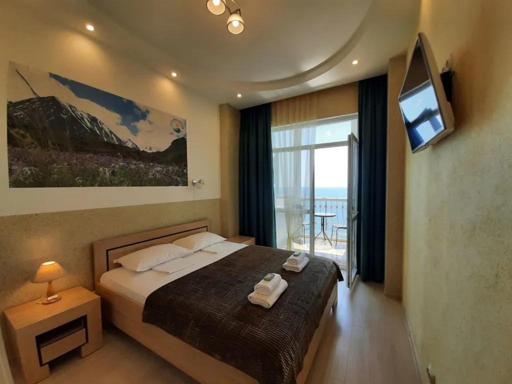 Лазурный Батилиман в 150 метрах до пляжа