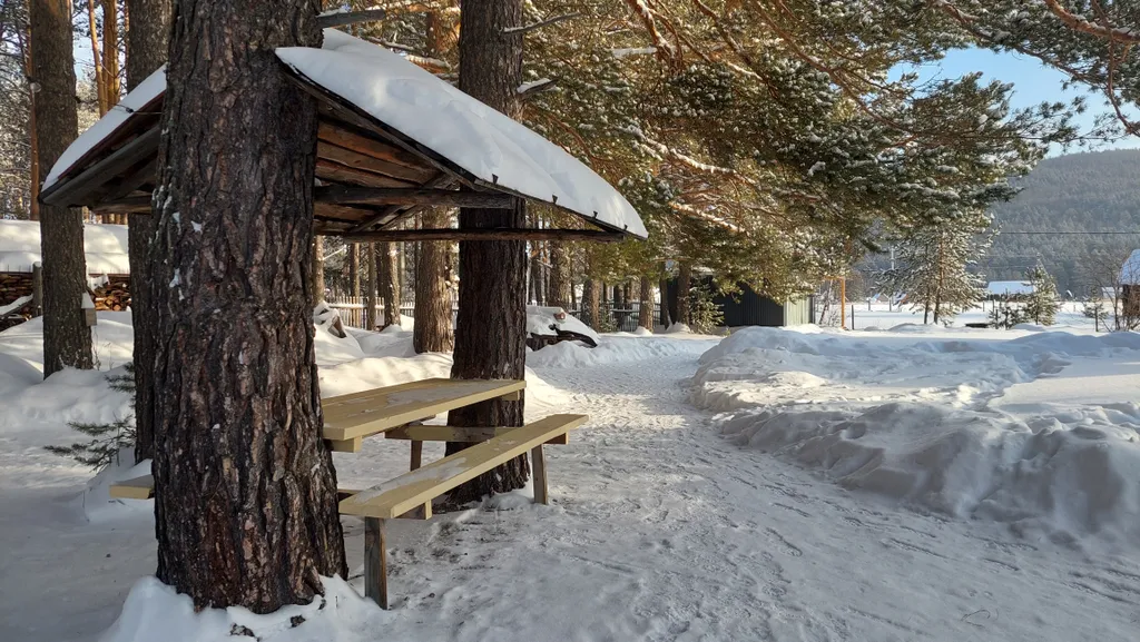 Домик в окружении гор