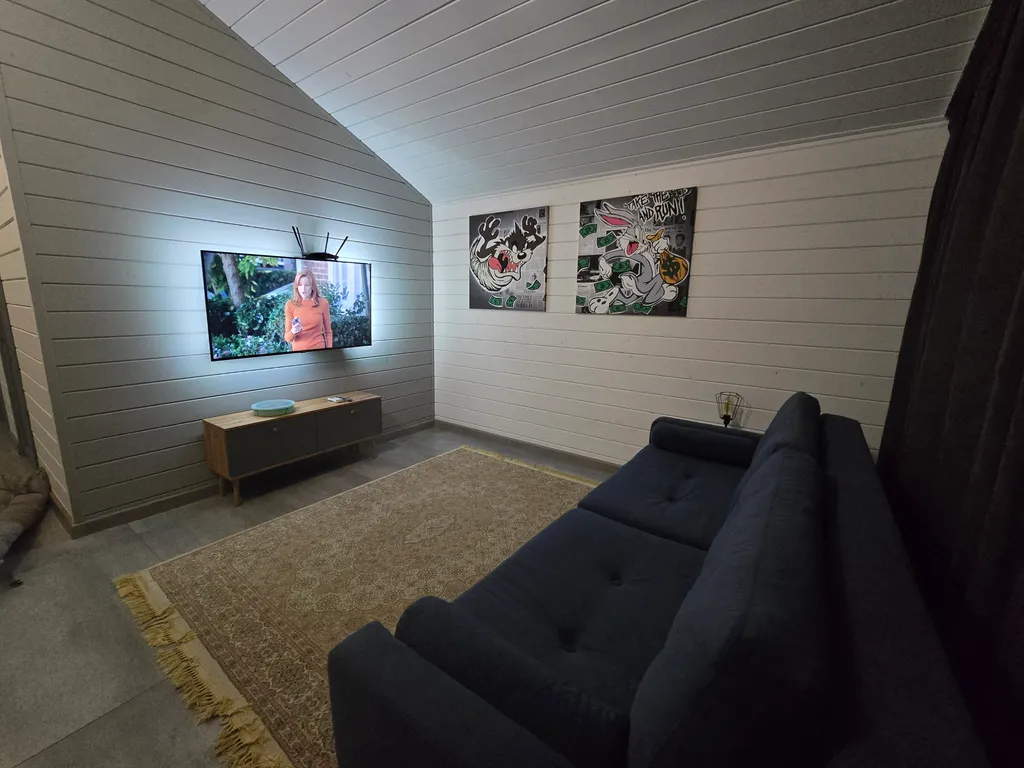 Дом коттедж в городе (в черте)