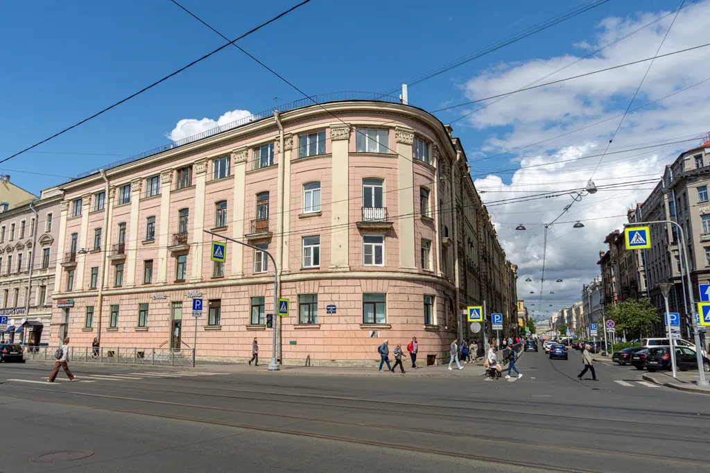 Студия в зеленом дворике