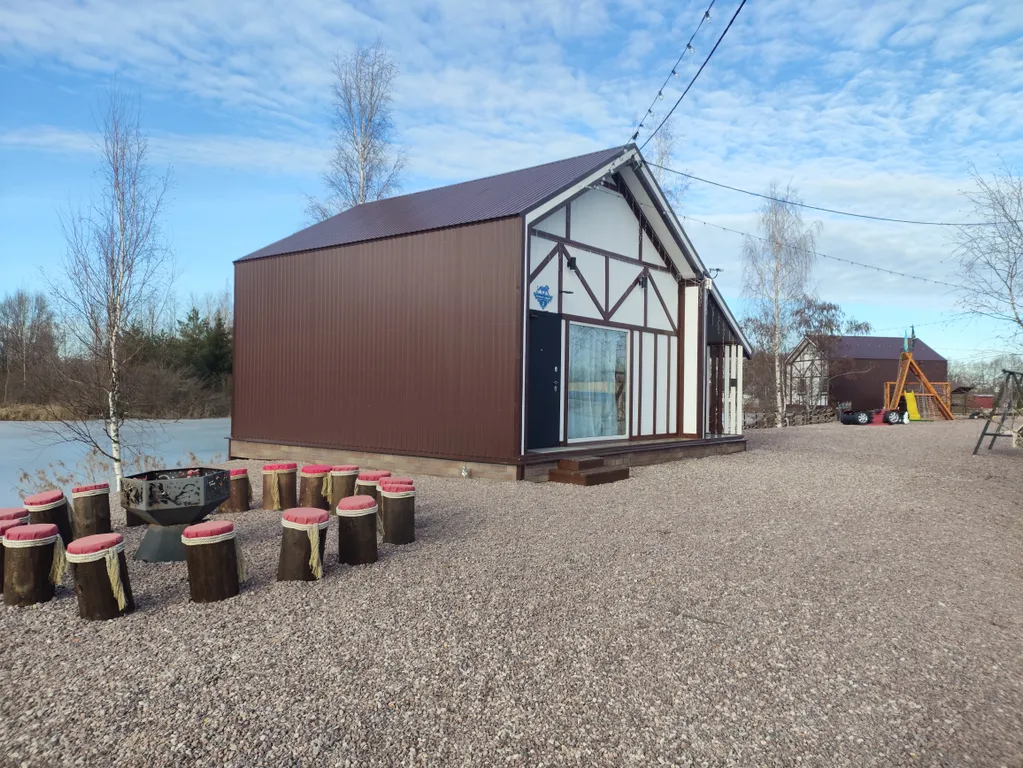 Дом на берегу озера