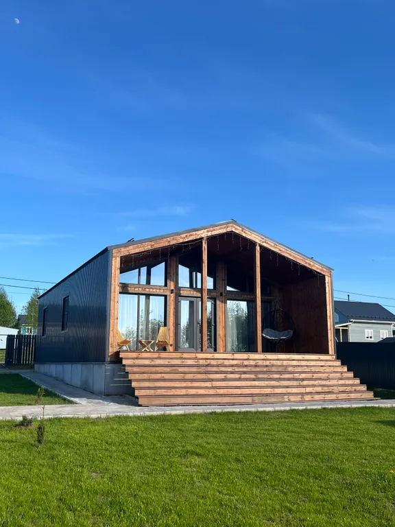 Дом в прибрежном парке