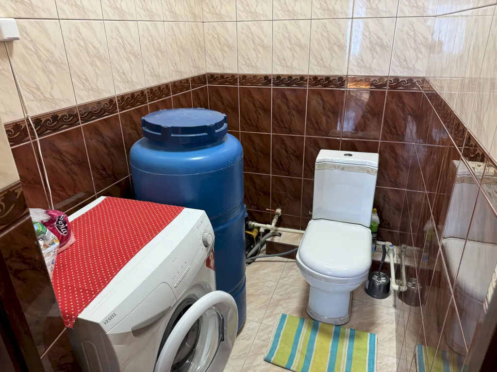 Квартира Четырёхкомнатная квартира в центре с балконом – 7 минут до моря — Геленджик