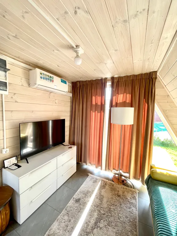 Загородный треугольный дом, с баней и чаном