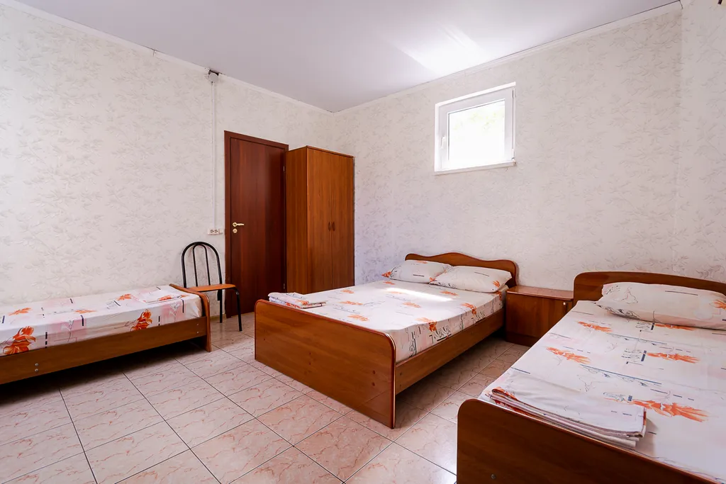 Четырёхместный номер с удобствами, парковка в подарок