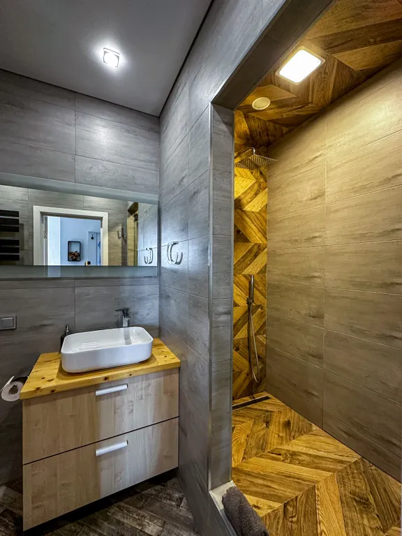 Geometry - просторная квартира с панорамным видом на реку в центре