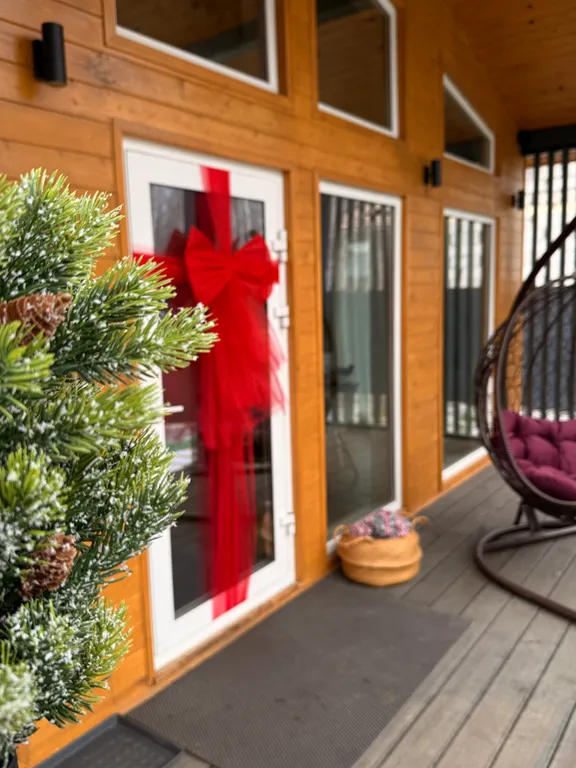 Дом с панорaмными окнaми, баней, чаном и уютной атмосферой