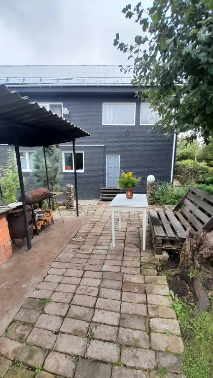 Домик у дуба