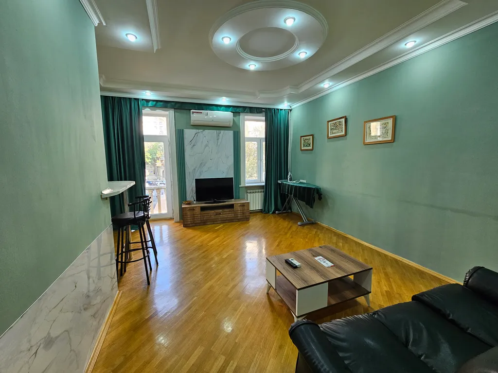 Квартира у ресторана Колорит